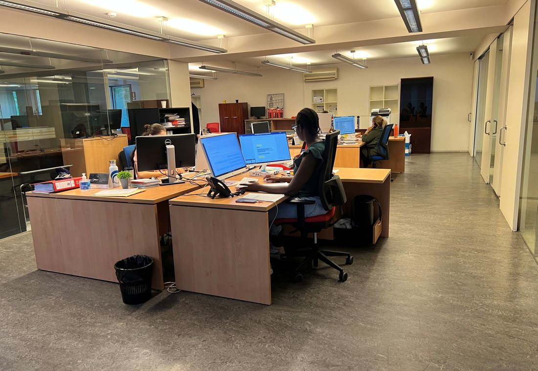 Equipo de Eurosistema trabajando en las oficinas de Madrid